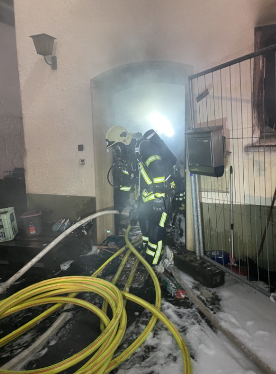 Wohnhausbrand - Rauchgasdurchzündung - 2 verletzte FA, Foto: Feuerwehr Reutlingen